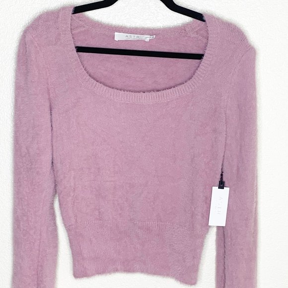 ASTR the Label NWT Lilac Fuzzy Cropped Sweater - Picture 4 of 7